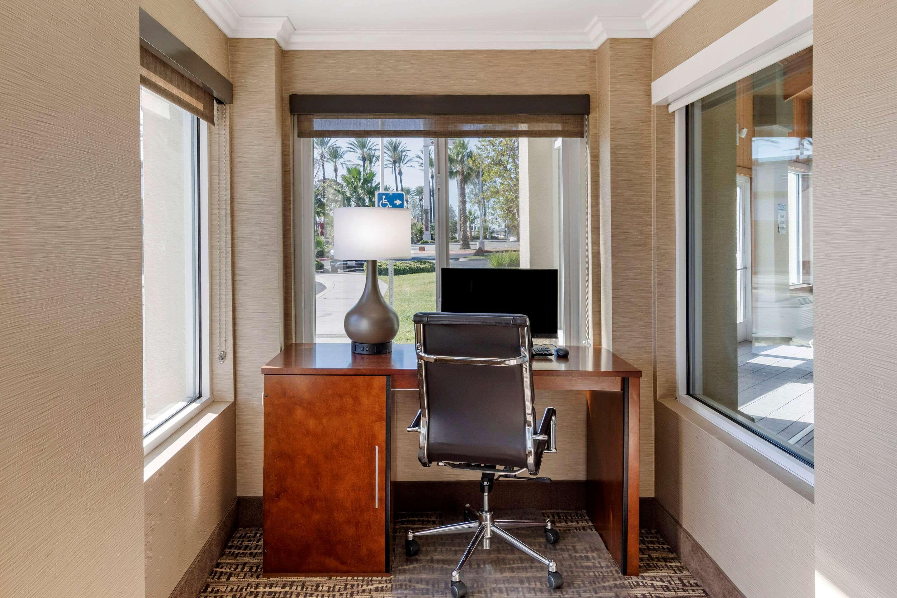 Comfort Inn Fontana Kültér fotó